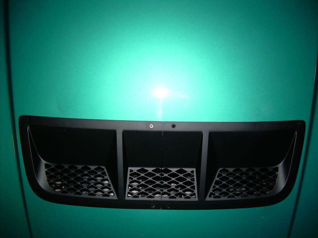 GT500hoodventclose.jpg