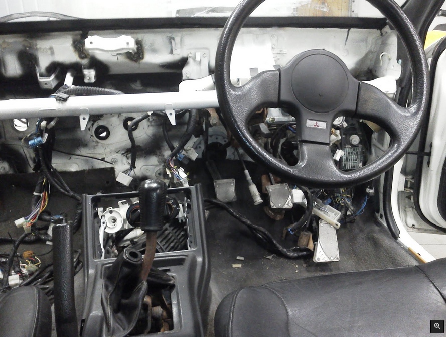1803vr4interior_3.jpg